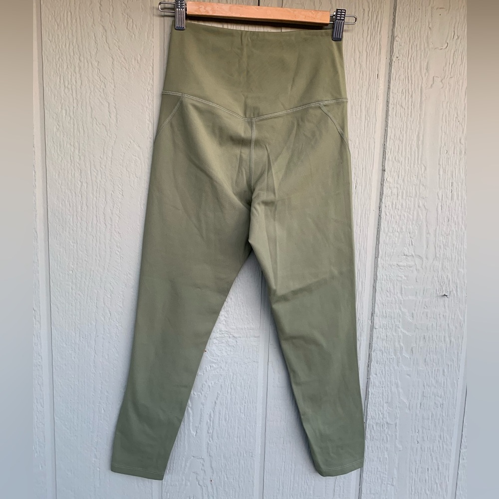 Girlfriend Collective High-Rise Pocket Legging in Thyme - olive Limited Color - Picture 9 of 11